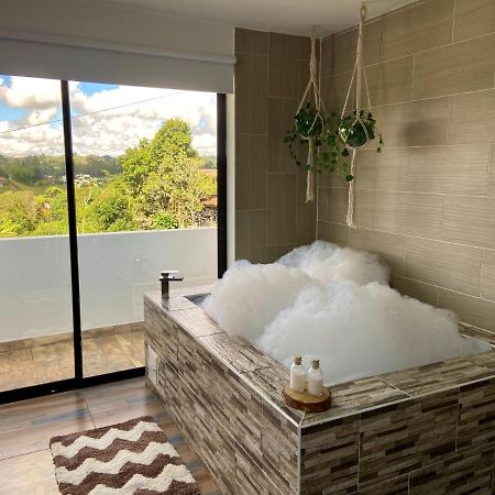Cabanas Con Jacuzzi Y Chimenea - Casa Floral, Marinilla Exterior foto
